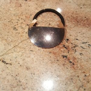 x1 black/gold hair tie